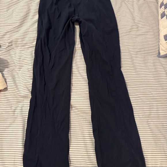 Lululemon dance studio pants, mid rise regular. Size 2 true navy - Picture 1 of 4